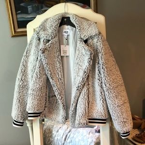 BRAND NEW 🎉 TAGS ON- Fuzzy Jacket